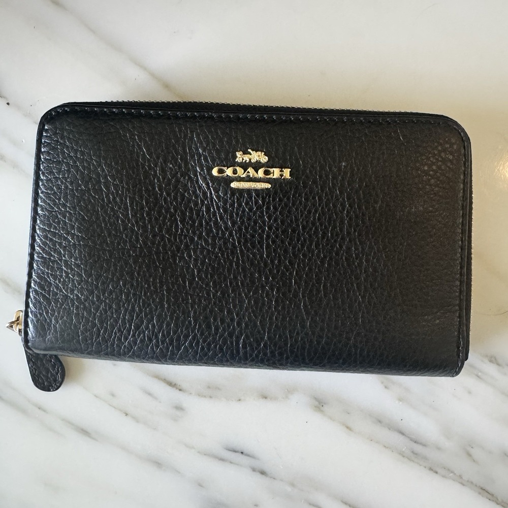 COACH Medium ID Zip Wallet Black Pebble Leather w Gold Hardware